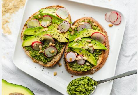Vegan pesto met edelgistvlokken en cashewnoten